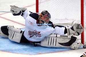 斯洛特直言庆祝染黄实属不智，盛赞伊萨克表现卓越引领胜利