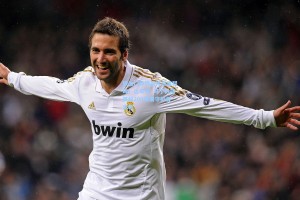 铁血门神铸就传奇里程碑！达米安·马丁内斯英超200场展守护者本色