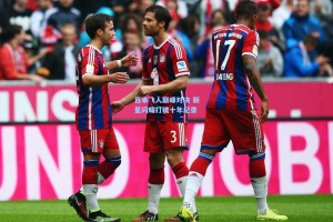 百米飞人巅峰对决 新星闪耀打破十年纪录