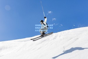 球场翻新记，昔日连滚带爬的汗水，只为明日从从容容的绽放