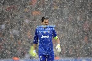 纳达尔鏖战五盘险胜德约科维奇 法网半决赛上演史诗对决