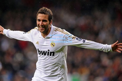 皇马后防警报，阿拉巴肌肉超负荷休战，欧冠关键战前防线面临重组