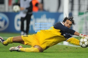 斯韦德贝里缔造历史！自苏亚雷斯后首位连续三场攻破皇马球门的外籍神锋